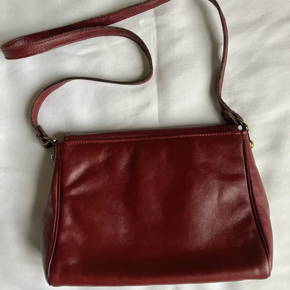 Etienne Aignet Classic Vintage Burgundy Leather Shoulder Bag